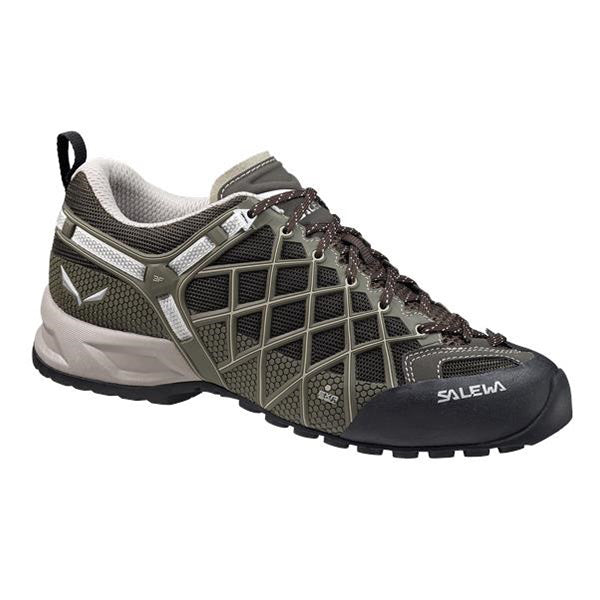 Salewa Wildfire Vent men's low-cut approach shoe in black with ballistic mesh upper and Vibram sole