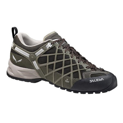 Salewa Wildfire Vent men's low-cut approach shoe in black with ballistic mesh upper and Vibram sole